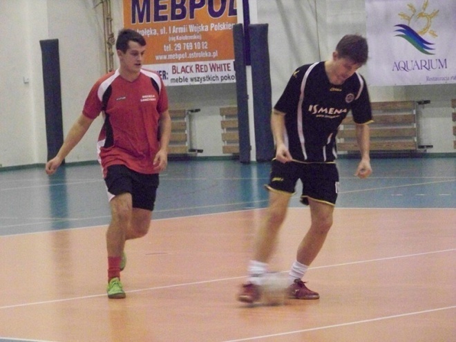 Nocna Liga Futsalu - 4. kolejka (03.01.2014) - zdjęcie #16 - eOstroleka.pl