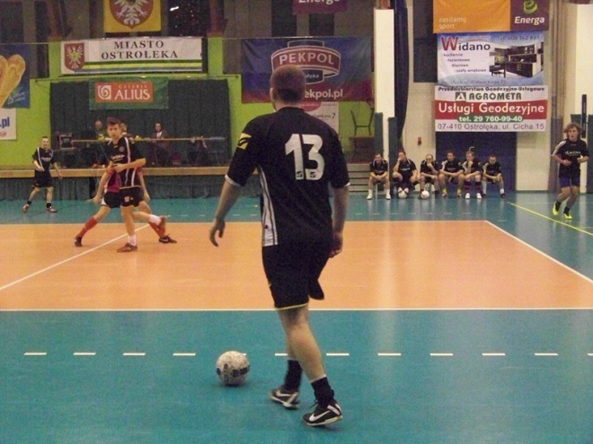 Nocna Liga Futsalu - 4. kolejka (03.01.2014) - zdjęcie #14 - eOstroleka.pl