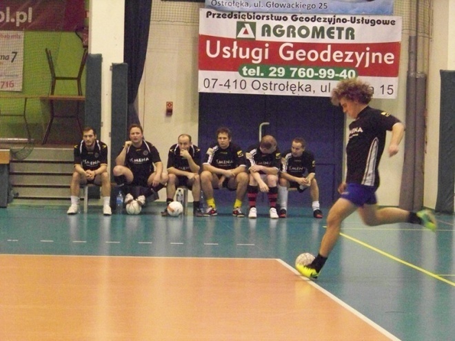 Nocna Liga Futsalu - 4. kolejka (03.01.2014) - zdjęcie #13 - eOstroleka.pl