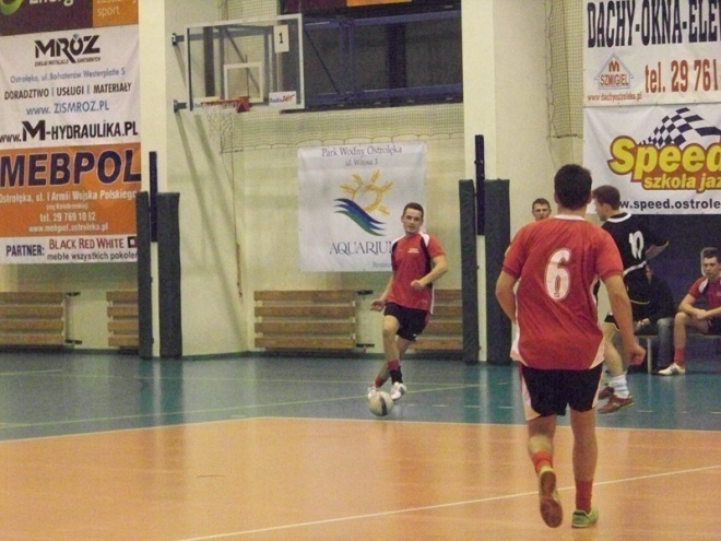 Nocna Liga Futsalu - 4. kolejka (03.01.2014) - zdjęcie #12 - eOstroleka.pl