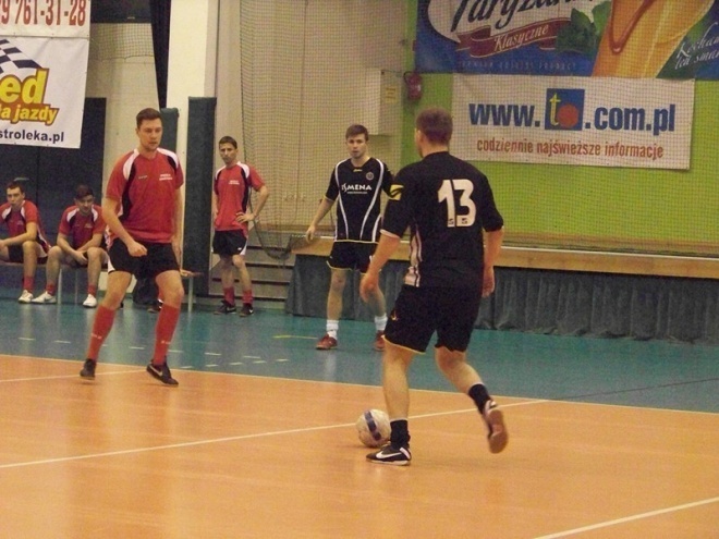 Nocna Liga Futsalu - 4. kolejka (03.01.2014) - zdjęcie #11 - eOstroleka.pl