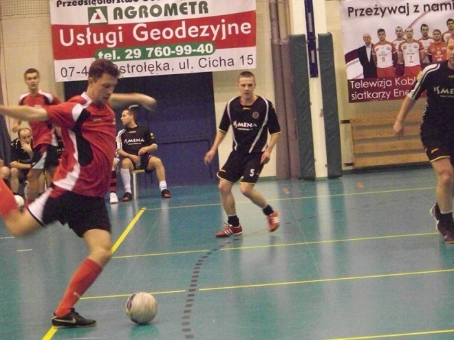 Nocna Liga Futsalu - 4. kolejka (03.01.2014) - zdjęcie #10 - eOstroleka.pl