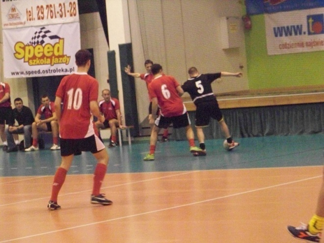 Nocna Liga Futsalu - 4. kolejka (03.01.2014) - zdjęcie #9 - eOstroleka.pl