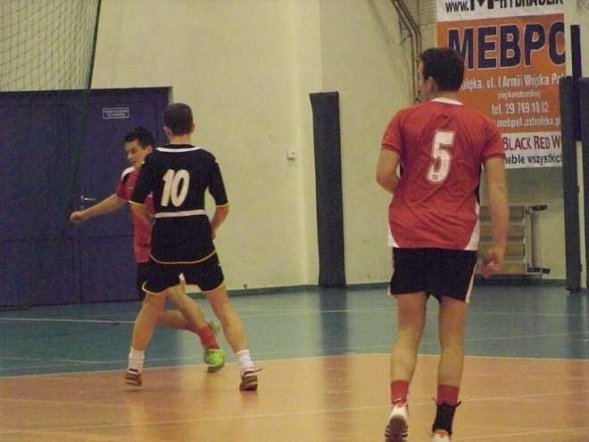Nocna Liga Futsalu - 4. kolejka (03.01.2014) - zdjęcie #5 - eOstroleka.pl