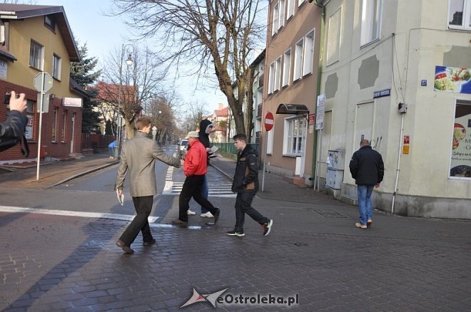 Młodzież Wszechpolska protestuje przeciw ideologi gender [04.01.2014] - zdjęcie #1 - eOstroleka.pl