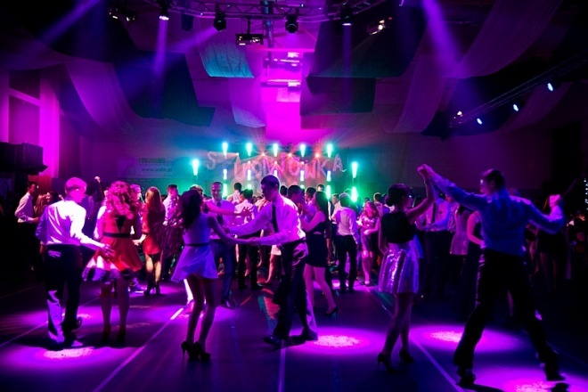 Studniówka w III LO - fot. Roxana Dawid [04.01.2014] - zdjęcie #9 - eOstroleka.pl