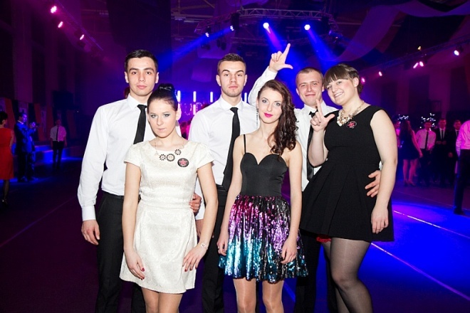 Studniówka w III LO - fot. Roxana Dawid [04.01.2014] - zdjęcie #8 - eOstroleka.pl