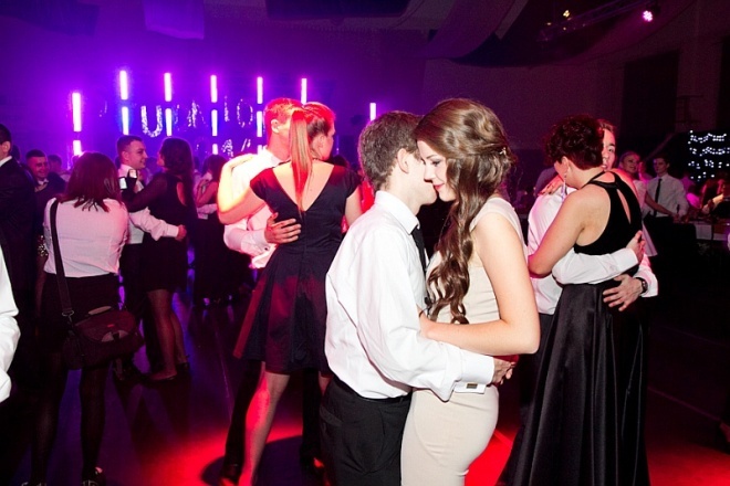 Studniówka w III LO - fot. Roxana Dawid [04.01.2014] - zdjęcie #7 - eOstroleka.pl