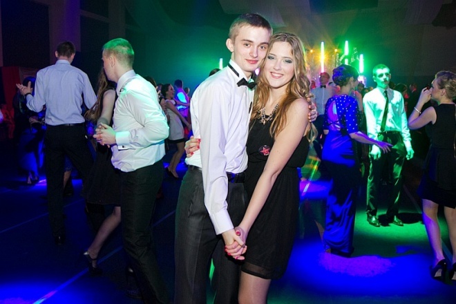 Studniówka w III LO - fot. Roxana Dawid [04.01.2014] - zdjęcie #4 - eOstroleka.pl