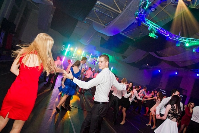 Studniówka w III LO - fot. Roxana Dawid [04.01.2014] - zdjęcie #30 - eOstroleka.pl