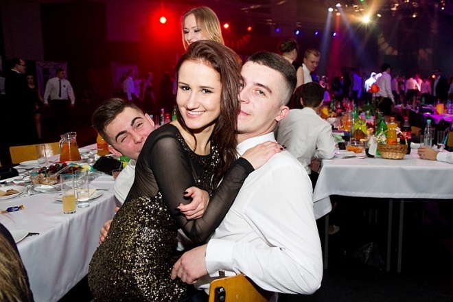 Studniówka w III LO - fot. Roxana Dawid [04.01.2014] - zdjęcie #26 - eOstroleka.pl