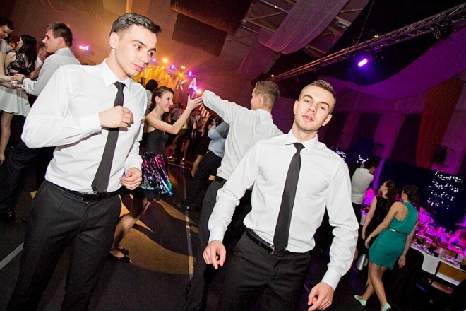 Studniówka w III LO - fot. Roxana Dawid [04.01.2014] - zdjęcie #25 - eOstroleka.pl