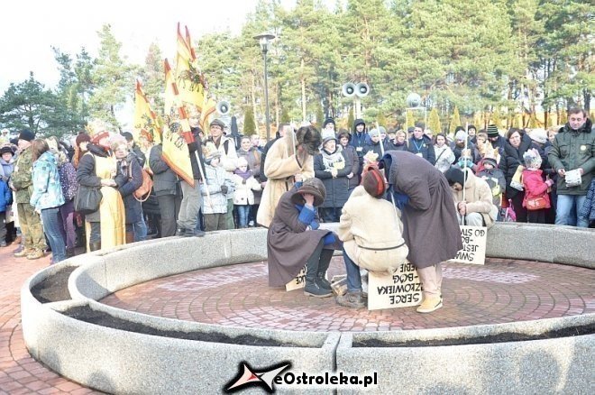 Orszak Trzech Króli ulicami Ostrołęki [06.01.2013] - zdjęcie #182 - eOstroleka.pl