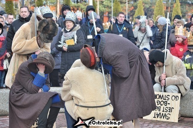 Orszak Trzech Króli ulicami Ostrołęki [06.01.2013] - zdjęcie #180 - eOstroleka.pl