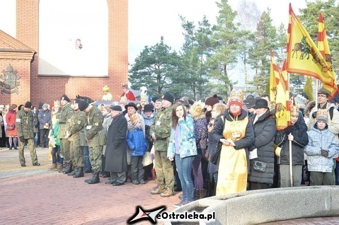 Orszak Trzech Króli ulicami Ostrołęki [06.01.2013] - zdjęcie #179 - eOstroleka.pl