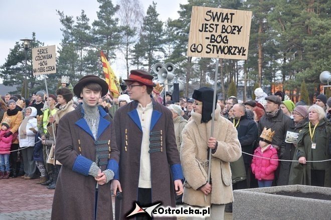 Orszak Trzech Króli ulicami Ostrołęki [06.01.2013] - zdjęcie #154 - eOstroleka.pl
