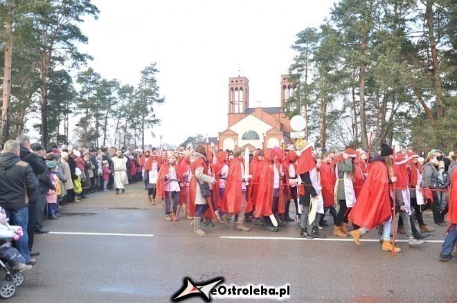 Orszak Trzech Króli ulicami Ostrołęki [06.01.2013] - zdjęcie #148 - eOstroleka.pl