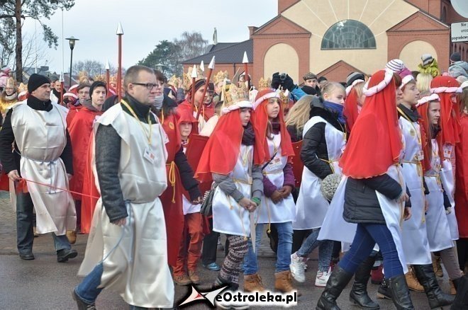 Orszak Trzech Króli ulicami Ostrołęki [06.01.2013] - zdjęcie #145 - eOstroleka.pl