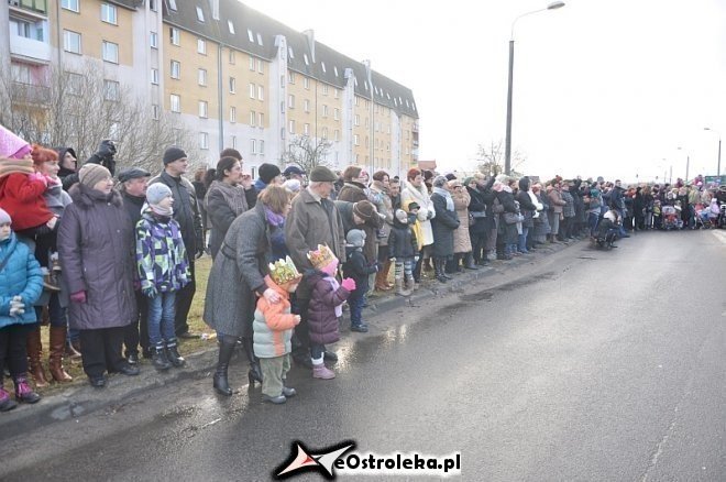Orszak Trzech Króli ulicami Ostrołęki [06.01.2013] - zdjęcie #140 - eOstroleka.pl