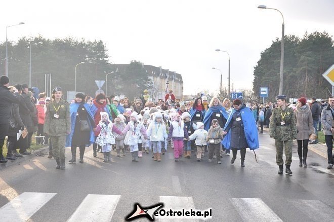 Orszak Trzech Króli ulicami Ostrołęki [06.01.2013] - zdjęcie #124 - eOstroleka.pl