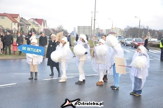 Orszak Trzech Króli ulicami Ostrołęki [06.01.2013] - zdjęcie #123 - eOstroleka.pl