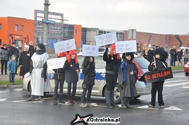 Orszak Trzech Króli ulicami Ostrołęki [06.01.2013] - zdjęcie #122 - eOstroleka.pl