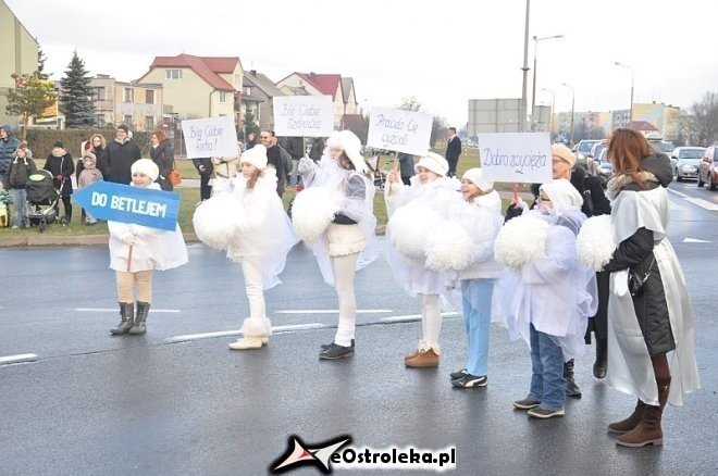 Orszak Trzech Króli ulicami Ostrołęki [06.01.2013] - zdjęcie #121 - eOstroleka.pl