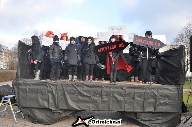 Orszak Trzech Króli ulicami Ostrołęki [06.01.2013] - zdjęcie #120 - eOstroleka.pl