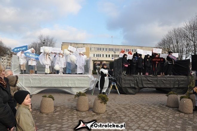Orszak Trzech Króli ulicami Ostrołęki [06.01.2013] - zdjęcie #118 - eOstroleka.pl