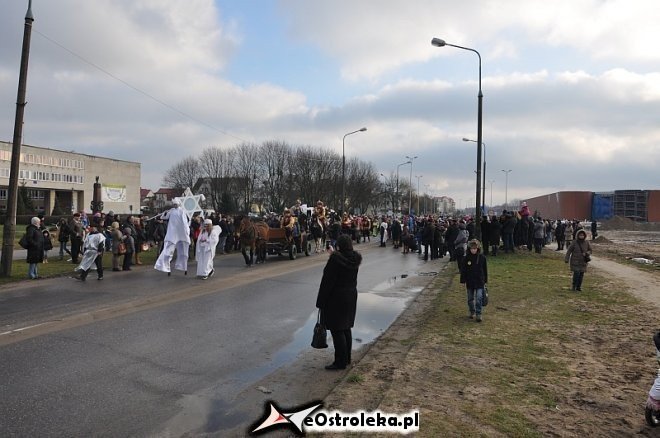 Orszak Trzech Króli ulicami Ostrołęki [06.01.2013] - zdjęcie #114 - eOstroleka.pl
