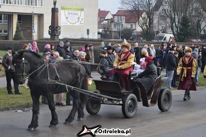 Orszak Trzech Króli ulicami Ostrołęki [06.01.2013] - zdjęcie #106 - eOstroleka.pl