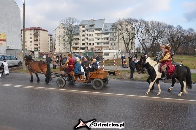 Orszak Trzech Króli ulicami Ostrołęki [06.01.2013] - zdjęcie #111 - eOstroleka.pl