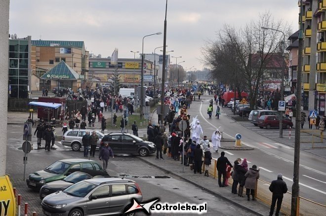 Orszak Trzech Króli ulicami Ostrołęki [06.01.2013] - zdjęcie #104 - eOstroleka.pl