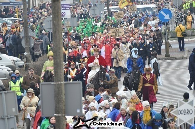Orszak Trzech Króli ulicami Ostrołęki [06.01.2013] - zdjęcie #102 - eOstroleka.pl