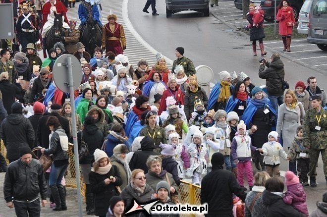 Orszak Trzech Króli ulicami Ostrołęki [06.01.2013] - zdjęcie #101 - eOstroleka.pl