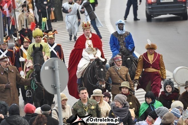 Orszak Trzech Króli ulicami Ostrołęki [06.01.2013] - zdjęcie #100 - eOstroleka.pl