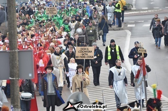 Orszak Trzech Króli ulicami Ostrołęki [06.01.2013] - zdjęcie #98 - eOstroleka.pl