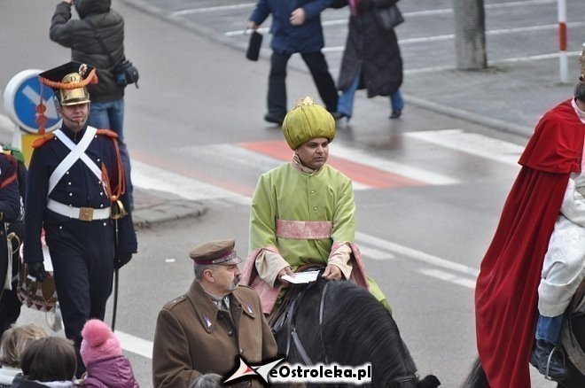 Orszak Trzech Króli ulicami Ostrołęki [06.01.2013] - zdjęcie #97 - eOstroleka.pl