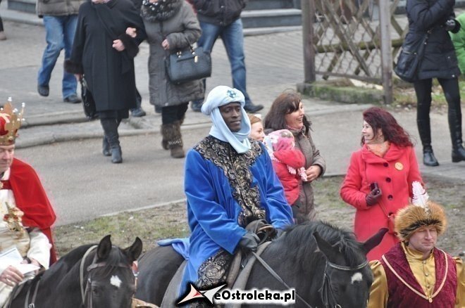 Orszak Trzech Króli ulicami Ostrołęki [06.01.2013] - zdjęcie #95 - eOstroleka.pl