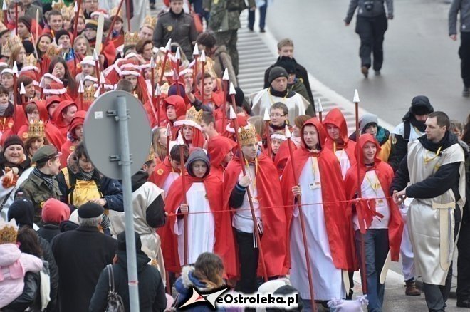 Orszak Trzech Króli ulicami Ostrołęki [06.01.2013] - zdjęcie #93 - eOstroleka.pl