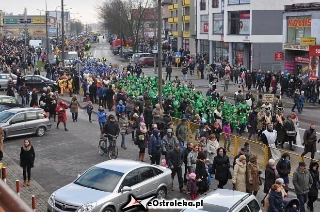 Orszak Trzech Króli ulicami Ostrołęki [06.01.2013] - zdjęcie #87 - eOstroleka.pl