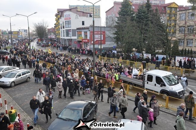 Orszak Trzech Króli ulicami Ostrołęki [06.01.2013] - zdjęcie #73 - eOstroleka.pl