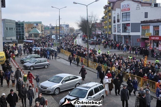 Orszak Trzech Króli ulicami Ostrołęki [06.01.2013] - zdjęcie #88 - eOstroleka.pl
