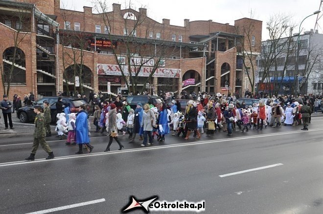 Orszak Trzech Króli ulicami Ostrołęki [06.01.2013] - zdjęcie #86 - eOstroleka.pl