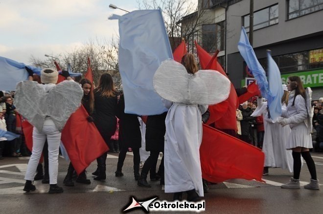 Orszak Trzech Króli ulicami Ostrołęki [06.01.2013] - zdjęcie #54 - eOstroleka.pl