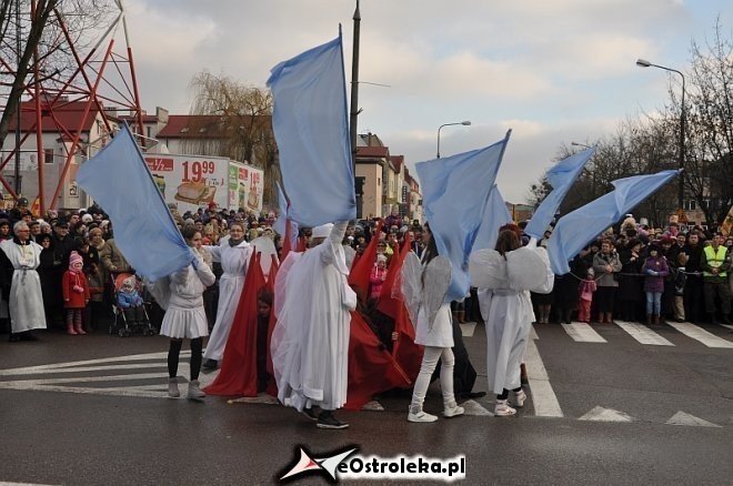 Orszak Trzech Króli ulicami Ostrołęki [06.01.2013] - zdjęcie #46 - eOstroleka.pl