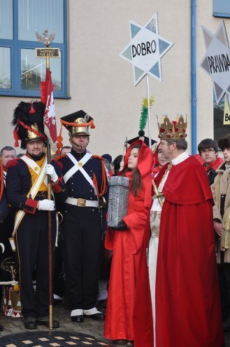 Orszak Trzech Króli ulicami Ostrołęki [06.01.2013] - zdjęcie #6 - eOstroleka.pl