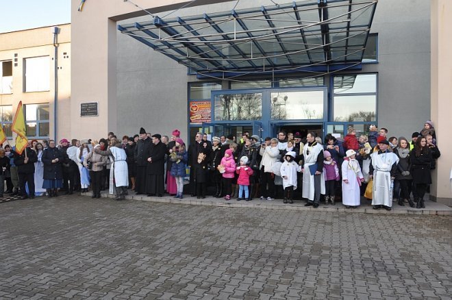Orszak Trzech Króli ulicami Ostrołęki [06.01.2013] - zdjęcie #4 - eOstroleka.pl