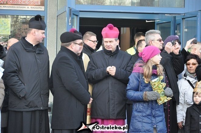 Orszak Trzech Króli ulicami Ostrołęki [06.01.2013] - zdjęcie #1 - eOstroleka.pl