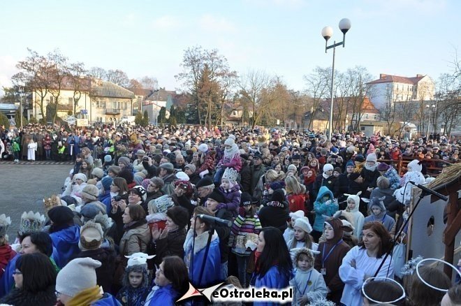 Orszak Trzech Króli ulicami Ostrołęki [06.01.2013] - zdjęcie #35 - eOstroleka.pl